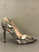 Load image into Gallery viewer, Beige Snake Print Pumps